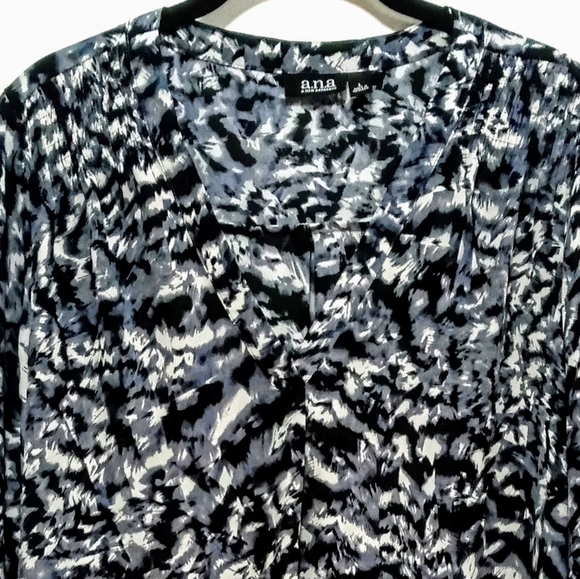 a.n.a. 3/4 sleeve print blouse - Picture 2 of 5